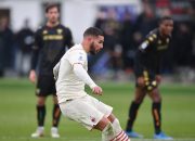 Kalahkan Venezia dengan Skor 3-0, Milan Pimpin Klasemen