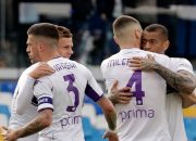 Kalah 2-3 dari Fiorentina, Napoli Gagal Kudeta Milan Dipuncak Klasemen