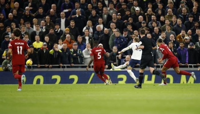 Liverpool Pecundangi Tottenham Hotspur dengan Skor 2-1