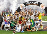 Sevilla Juara Liga Eropa Penuh Kontroversi, Kepemimpinan Wasit Anthony Taylor Dipertanyakan